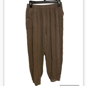 Easel Size Medium Rayon Capri Pants